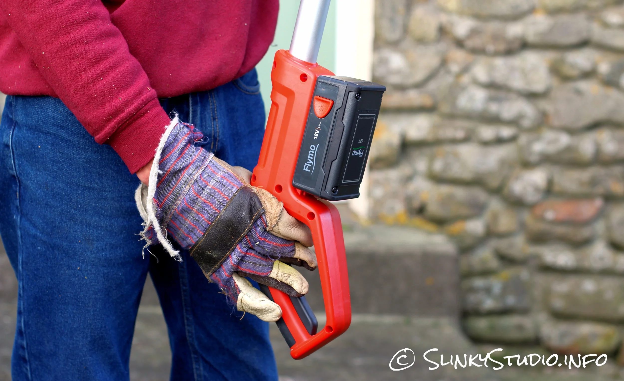 Flymo SabreCut XT Cordless Hedge Trimmer Review Telescopic
